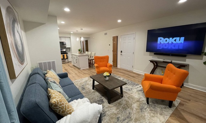 Kutzky Park Apartment | Premium Penthouse Suite Near Mayo Clinic with Ocean View