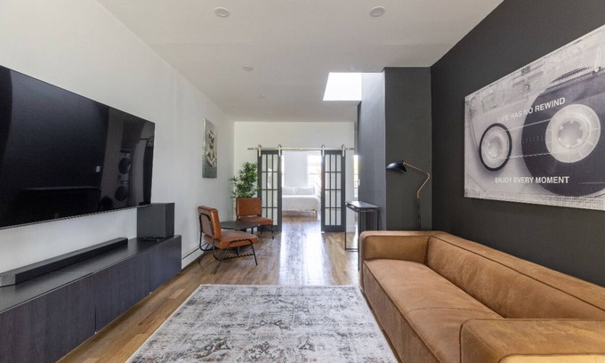 Bedford-Stuyvesant House | Modern Penthouse Suite with Fast WiFi and Family Amenities