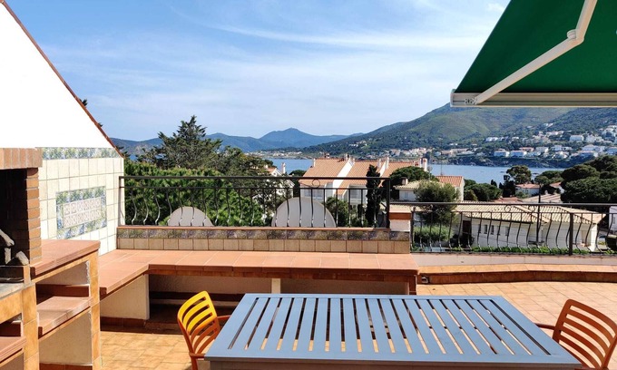 Llanca Apartment | Elevated Penthouse with Ocean View & Spacious Terrace