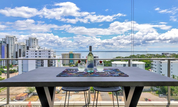 Larrakeyah Apartment | Penthouse Vibes & Amazing Views from Top Floor