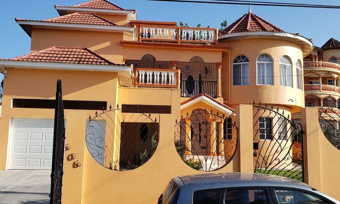 West Gate Hills House | Elegant Penthouse Retreat with Scenic Views and Family Amenities