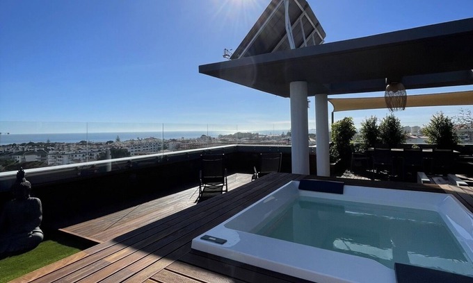 Carcavelos Apartment | Penthouse w/private Rooftop,Whirlpool, BBQ, Sauna