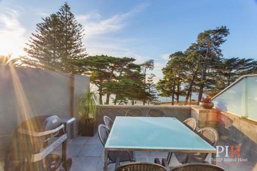 Cowes House | Waterfront Penthouse Apartment with Child-Friendly Amenities