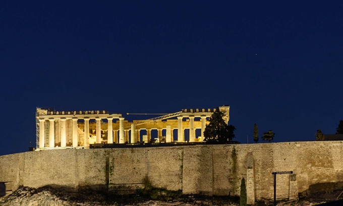 Makrigianni Apartment | Luxury Penthouse with Acropolis View & Essential Amenities