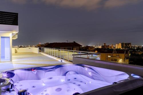Agia Fyla Apartment | Penthouse with outdoor hottub