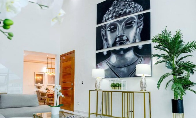 Prado Oriental Apartment | Deluxe Penthouse Retreat with Private Jacuzzi and High-Speed WiFi