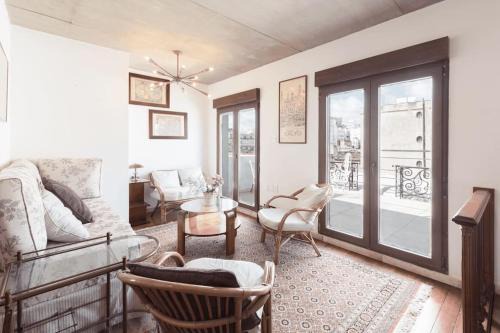 Ciudad Vieja Apartment | Charming Penthouse with Terrace in the Old City