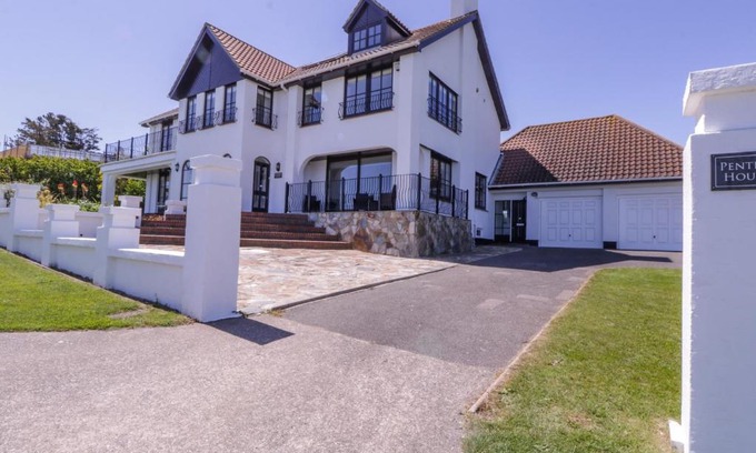 Martin House | Experience Comfort at Pentire House - Pet and Child Friendly