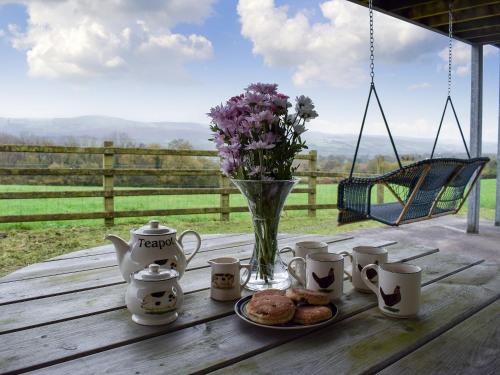 Llandeilo House | Family-Friendly Getaway at Penybryn - A 4-Star Retreat