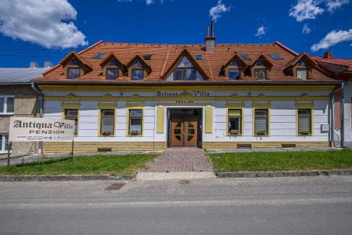 Spisska Stara Ves House | Discover Penzión Antiqua Villa: Family-Friendly Comfort