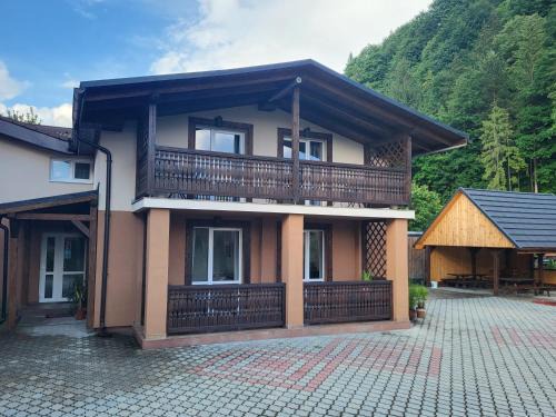 Cerveny Klastor House | Cozy Penzión Jolla: Family-Friendly Retreat Awaits You