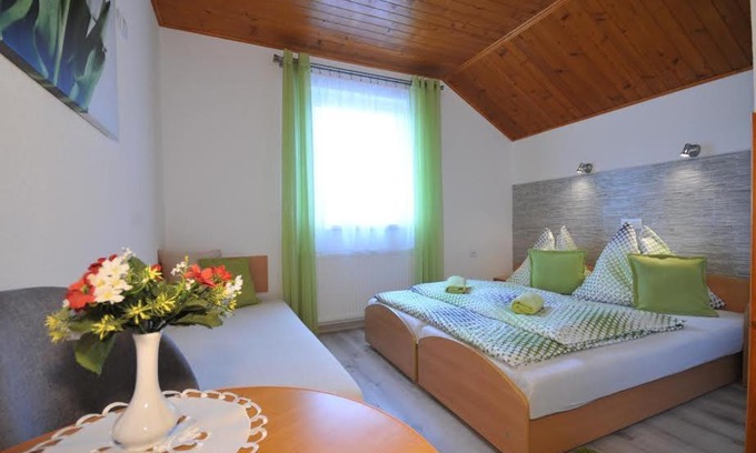 Cerveny Klastor House | Cozy Penzión pod Troma Korunami: Pet-Friendly Retreat