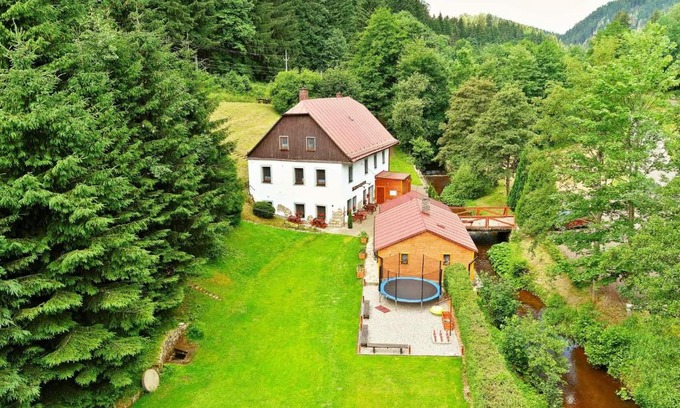 Teplice nad Metuji House | Discover Penzion Čtyřlístek: Oceanfront Haven with Spa