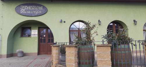 Boretice Hotel | Discover Penzion Bernardýn: Top-Rated Family Getaway