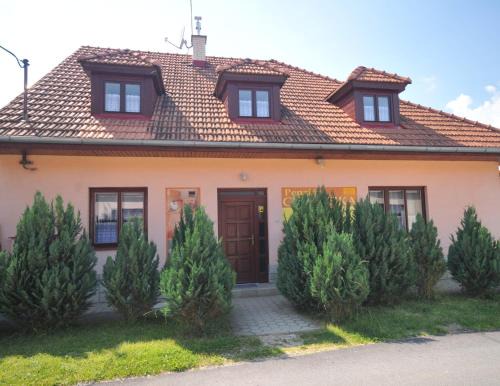 Spisske Podhradie House | Experience Penzion Chalupka: Family-Friendly Retreat with Hot Tub