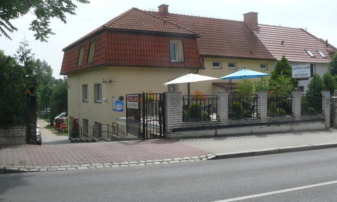 Troja House | Inviting Penzion Dana Troja with Breakfast & Family Amenities