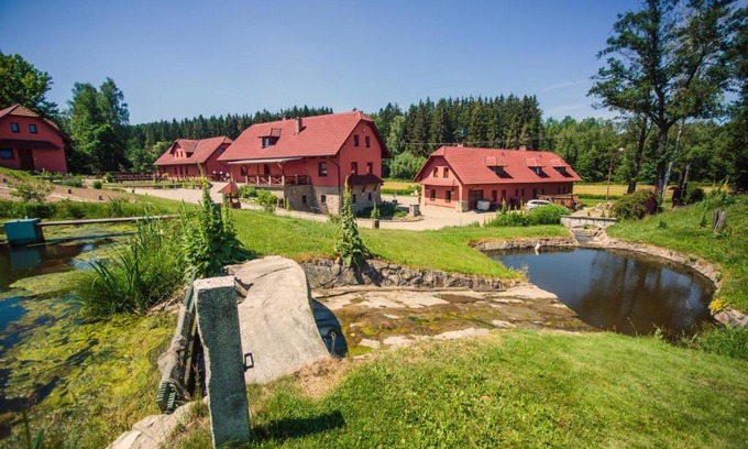 Michalovice House | Experience Oceanfront Comfort at Penzion Dočkalův mlýn