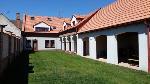Dolni Dunajovice House | Charming Penzion Dolní Dunajovice: 9/10, Pet Friendly Stay