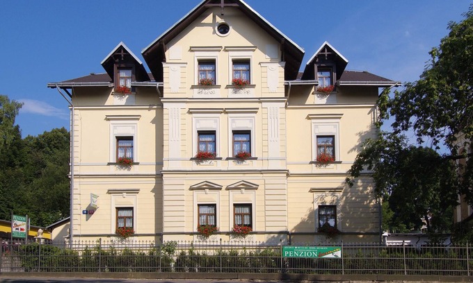 Liberec Hotel | Discover Penzion Jasmín: Family-Friendly with Breakfast!