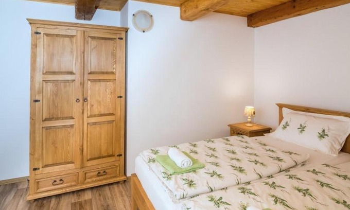 Vecov House | Exceptional Stay at Penzion Konvalinka with Hot Tub & Kitchen