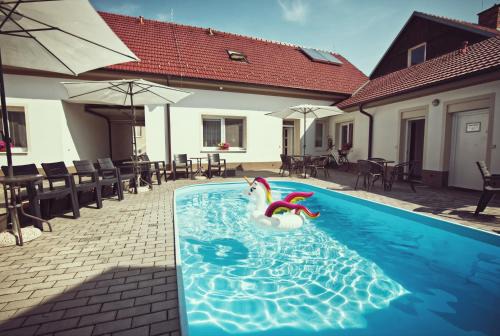 Dolni Dunajovice House | Pet-Friendly Penzion Kratochvíl with Ocean View & Pool