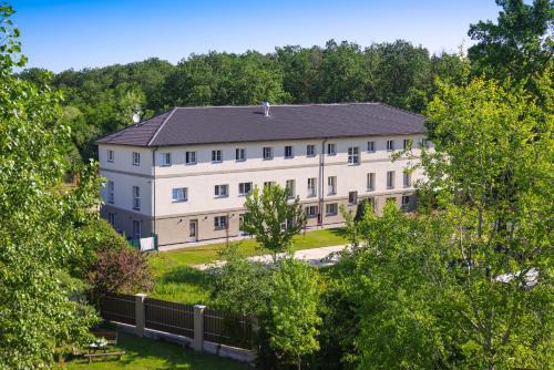 Milovice House | Budget-Friendly Penzion Lesni with Breakfast & Family Amenities