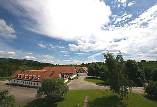 Dolni Zandov House | Delightful Stay at Penzion Manský Dvůr - Rated 9/10!