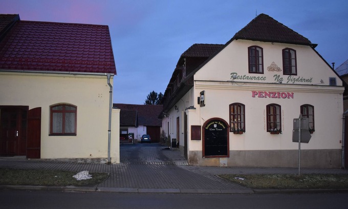 Stary Plzenec House | Discover Penzion Na Jízdarne Starý Plzenec - Room 9
