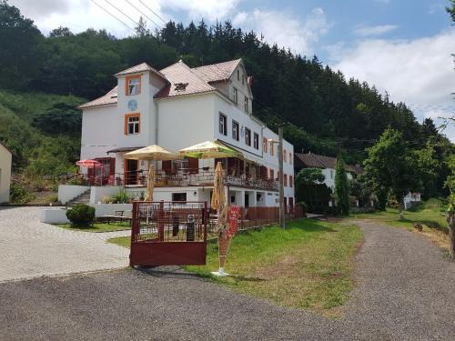 Kladruby Cabin | Pet-Friendly Retreat at Penzion Na Prachárně Awaits You