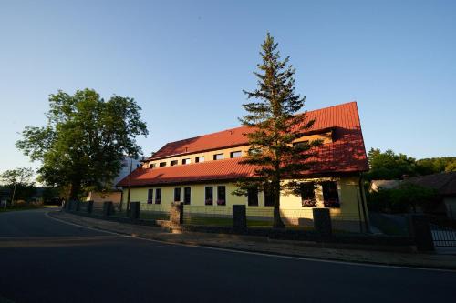 Sec House | Family-Friendly Retreat at Penzion Počátky Seč with Pool