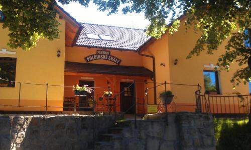Pulcin House | Cozy Stay at Penzion Pulčínské Skály with Hot Tub Access