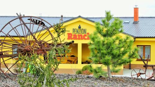 Horovice House | welcoming Penzion Ranch: Pet-Friendly Retreat with Kitchen