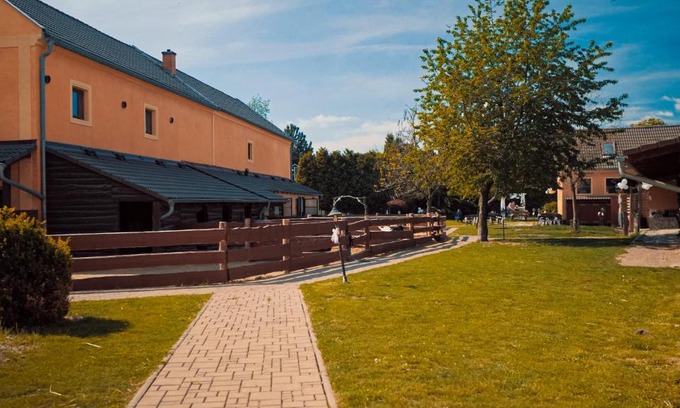 Branany House | Pet-Friendly Retreat at Penzion Selský dvůr Braňany