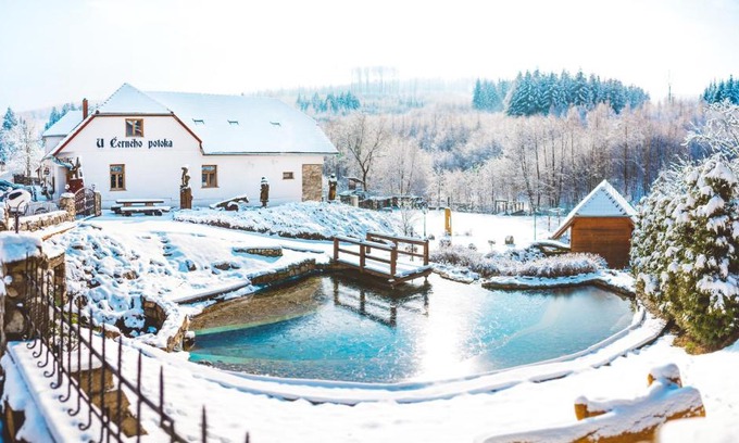 Nova Lhota House | Welcoming Penzion U Černého Potoka: Pet-Friendly Retreat