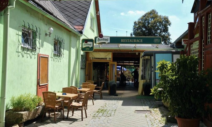 Jindrichuv Hradec House | Pet-Friendly Escape at Penzion U Šelongů with Pool Access