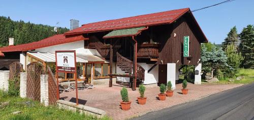 Pernink House | Pet-Friendly Penzion U Dvou pánů with Family Amenities