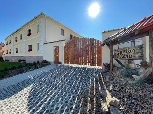 Meclov House | Top-Rated Penzion U Hánů: Family-Friendly with Breakfast