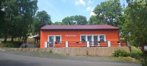 Bochov Hotel | Discover Penzion U Kapličky: Pet-Friendly Getaway