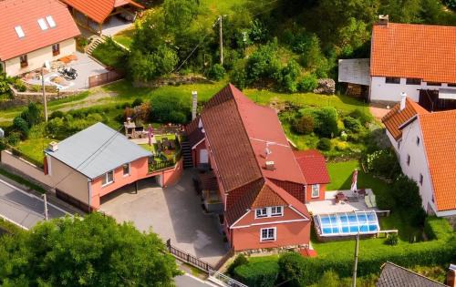 Nezdice na Sumave House | Pet-Friendly Escape at Penzion U potoka with Pool Access