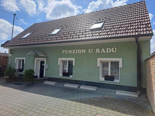 Hustopece House | Cozy Penzion u Radů: Pet-Friendly with Kitchen Amenities