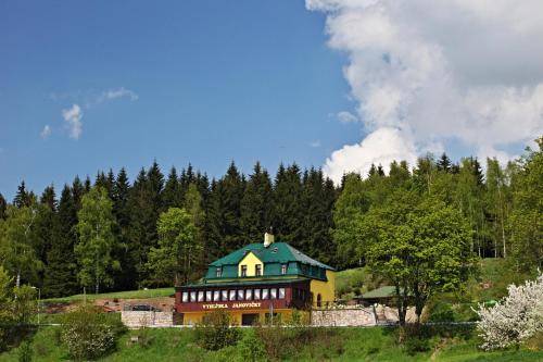 Hermankovice House | Pet-Friendly Penzion Vyhlídka with Hot Tub & Breakfast
