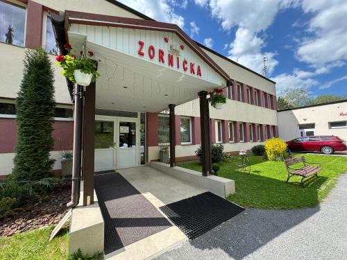 Bardejovske Kupele Hotel | Discover Penzion Zornicka: Family-Friendly Retreat with Dining