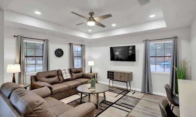 Taylor House | Peppercorn Yellow - Locally Run!