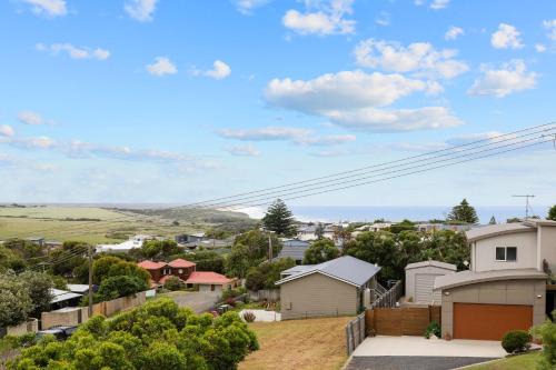 Kilcunda House | Charming Peppermint Lookout: Family-Friendly Retreat