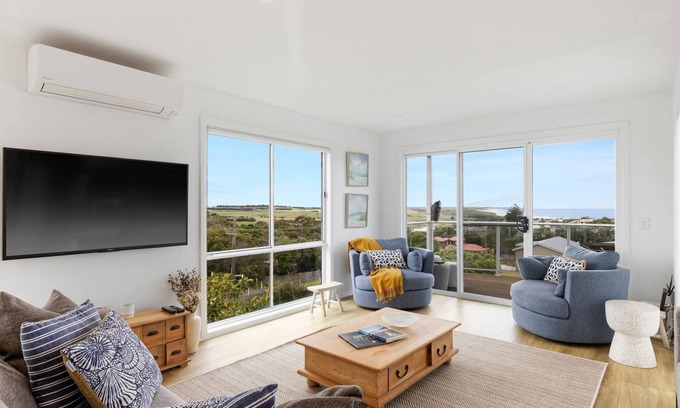 Kilcunda House | Oceanfront Peppermint Lookout in Kilcunda for Families