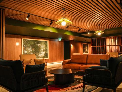 Barney Point Hotel | Oceanfront Escape at Peppers Gladstone - 5-Star Comfort