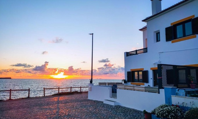 Baleal Bed & Breakfast | Family-Friendly Getaway at Pequena Baleia - Rated 9/10