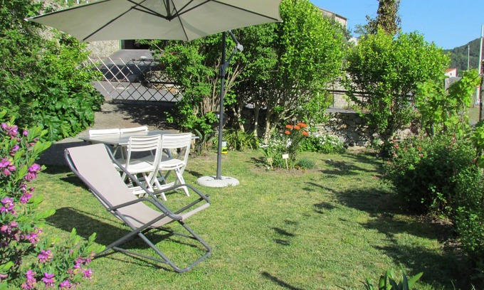 Carbuta Apartment | Relaxing Getaway: Beach and Hills with Pool & Breakfast