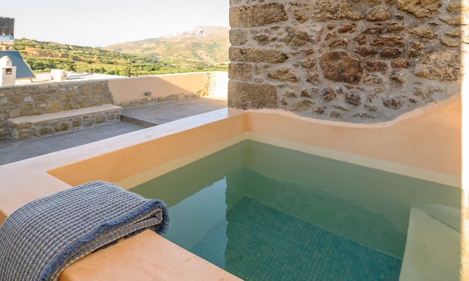 Sitia House | Pera Chorio - Daphne: Artist's Stone House with Views