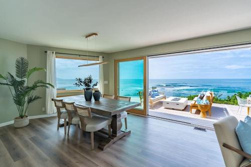 La Jolla House | Oceanfront Elegance at Perched Ocean Paradise Retreat